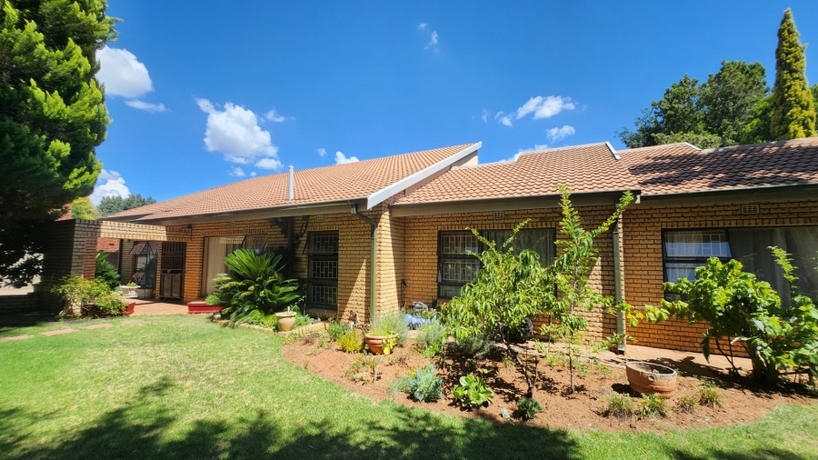 4 Bedroom Property for Sale in Flamwood North West